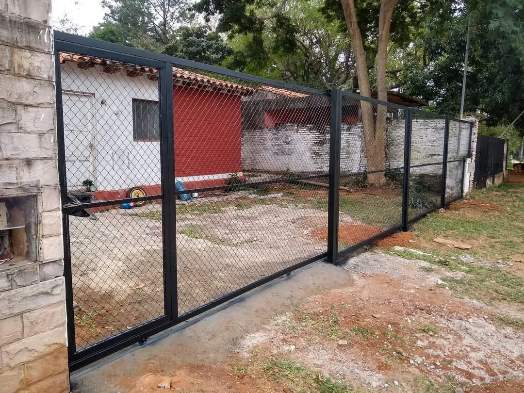 Porton con tejido 2 — trabajo de Metalúrgica Lira en Mariano Roque Alonso