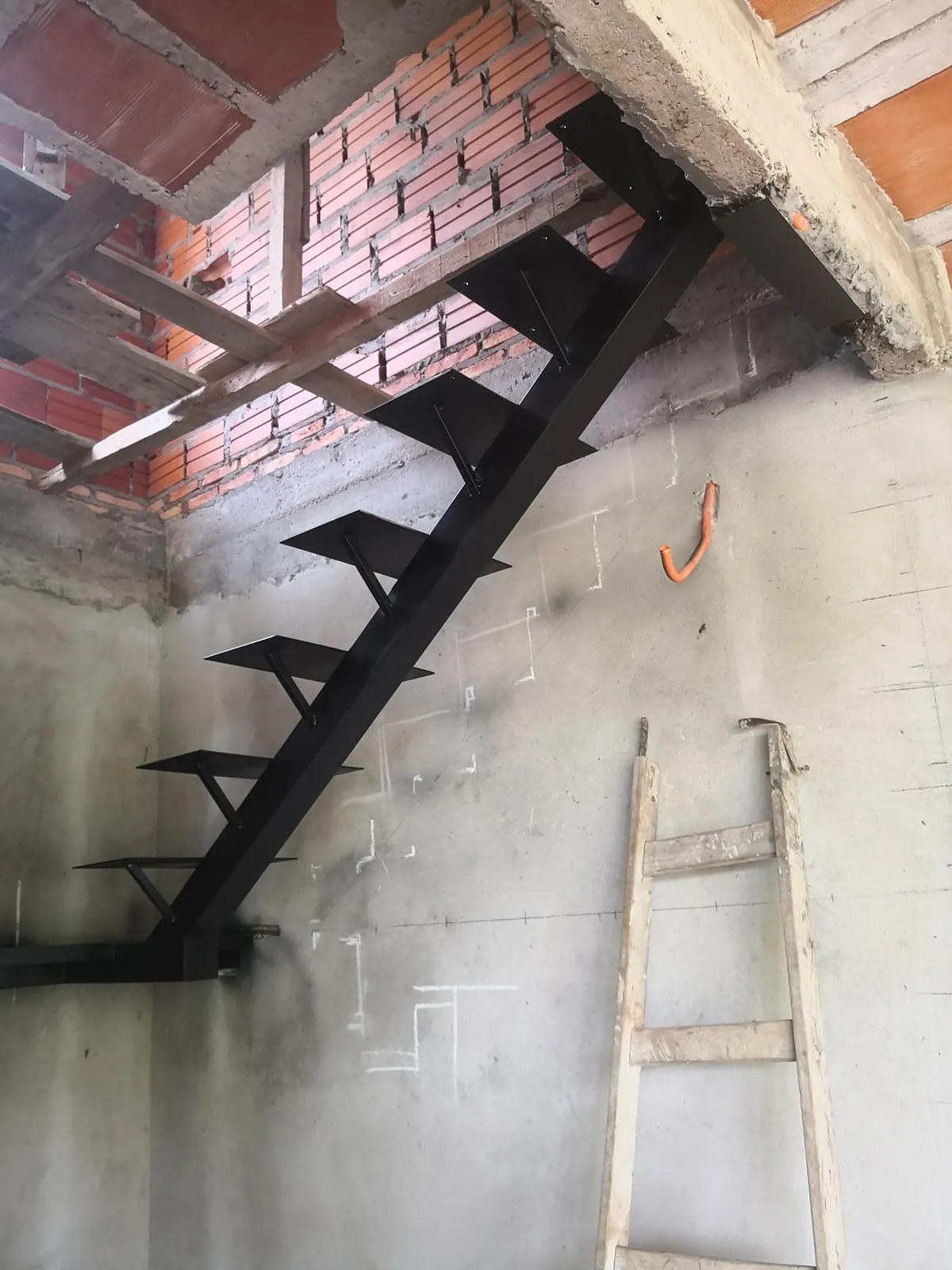 Escalera de hierro 2 — trabajo de Metalúrgica Lira en Mariano Roque Alonso