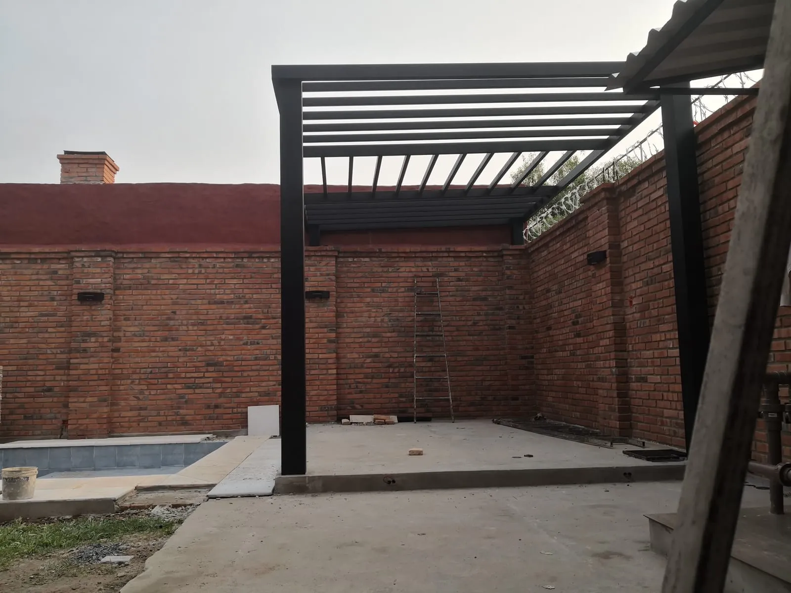 Pergola de patio — trabajo de Metalúrgica Lira en Mariano Roque Alonso