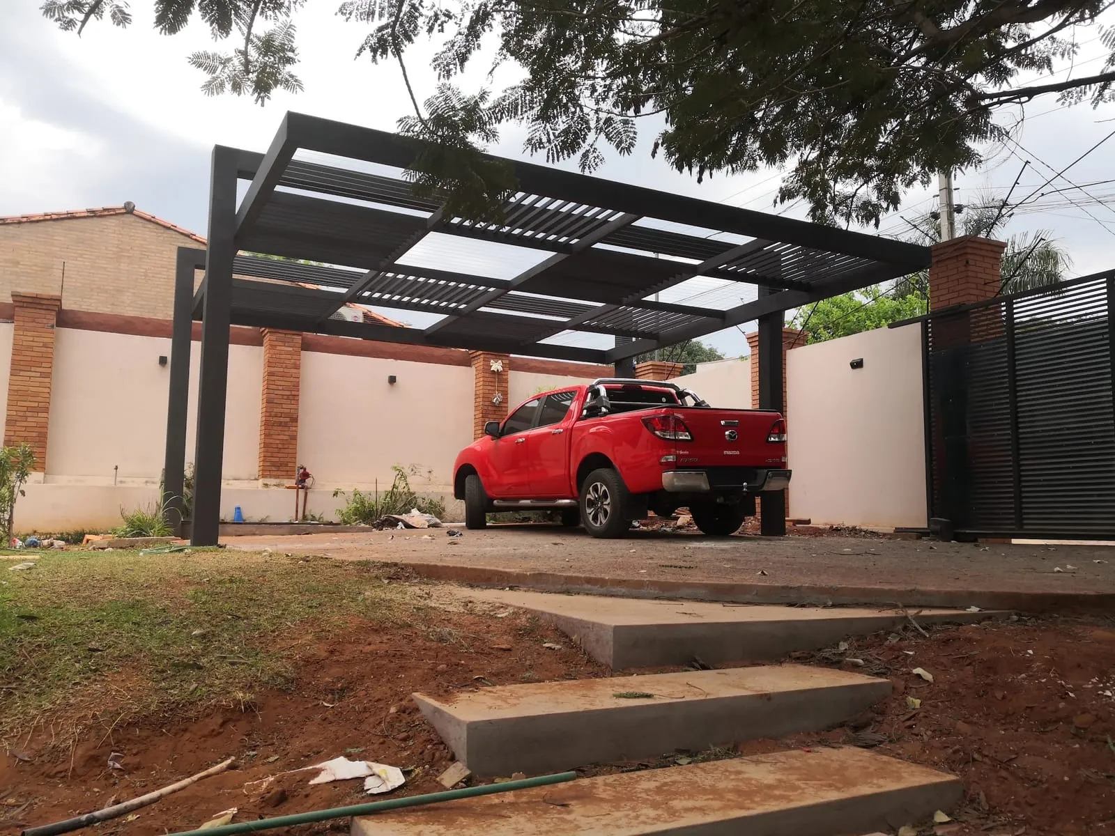 Pergola para cochera 2 — trabajo de Metalúrgica Lira en Mariano Roque Alonso