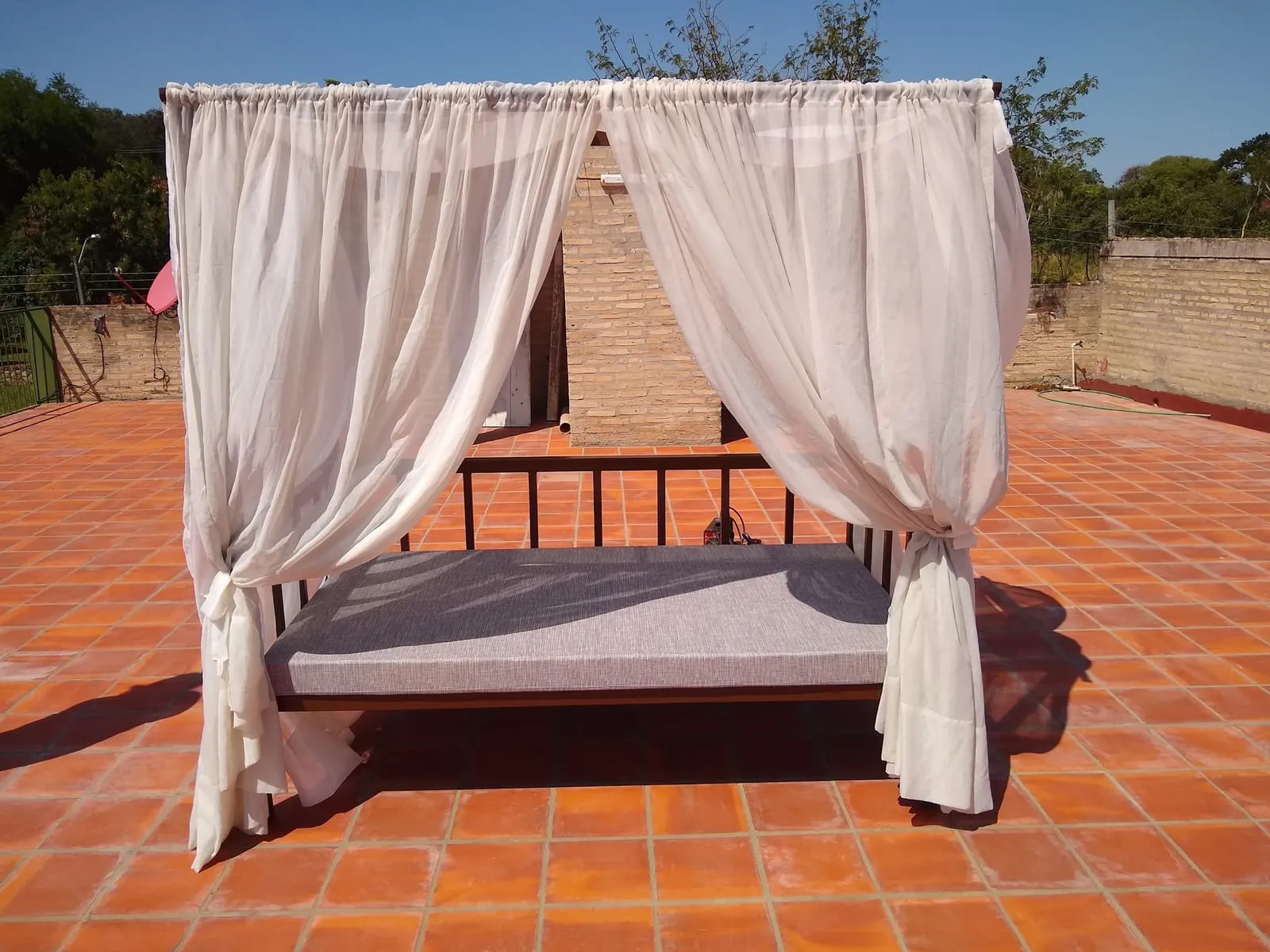 Cama con dosel — trabajo de Metalúrgica Lira en Mariano Roque Alonso