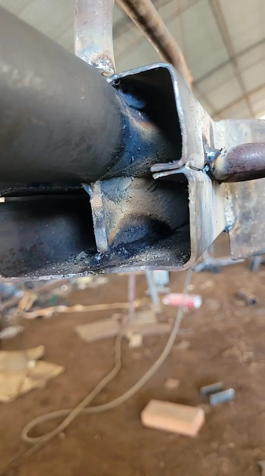 Detalle de soldadura — trabajo de Metalúrgica Lira en Mariano Roque Alonso